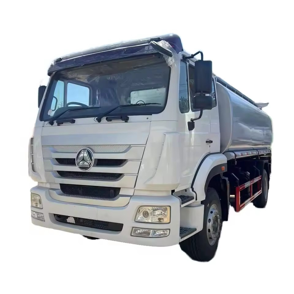 Here Are a Few E Nglish Title Options for the Sinotruk HOWO 220 HP Oil Tanker Truck