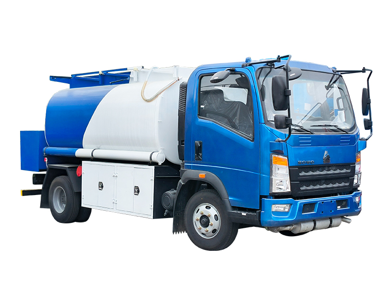 5 cubic meters fuel tank truck with dual compartments and two dispensers