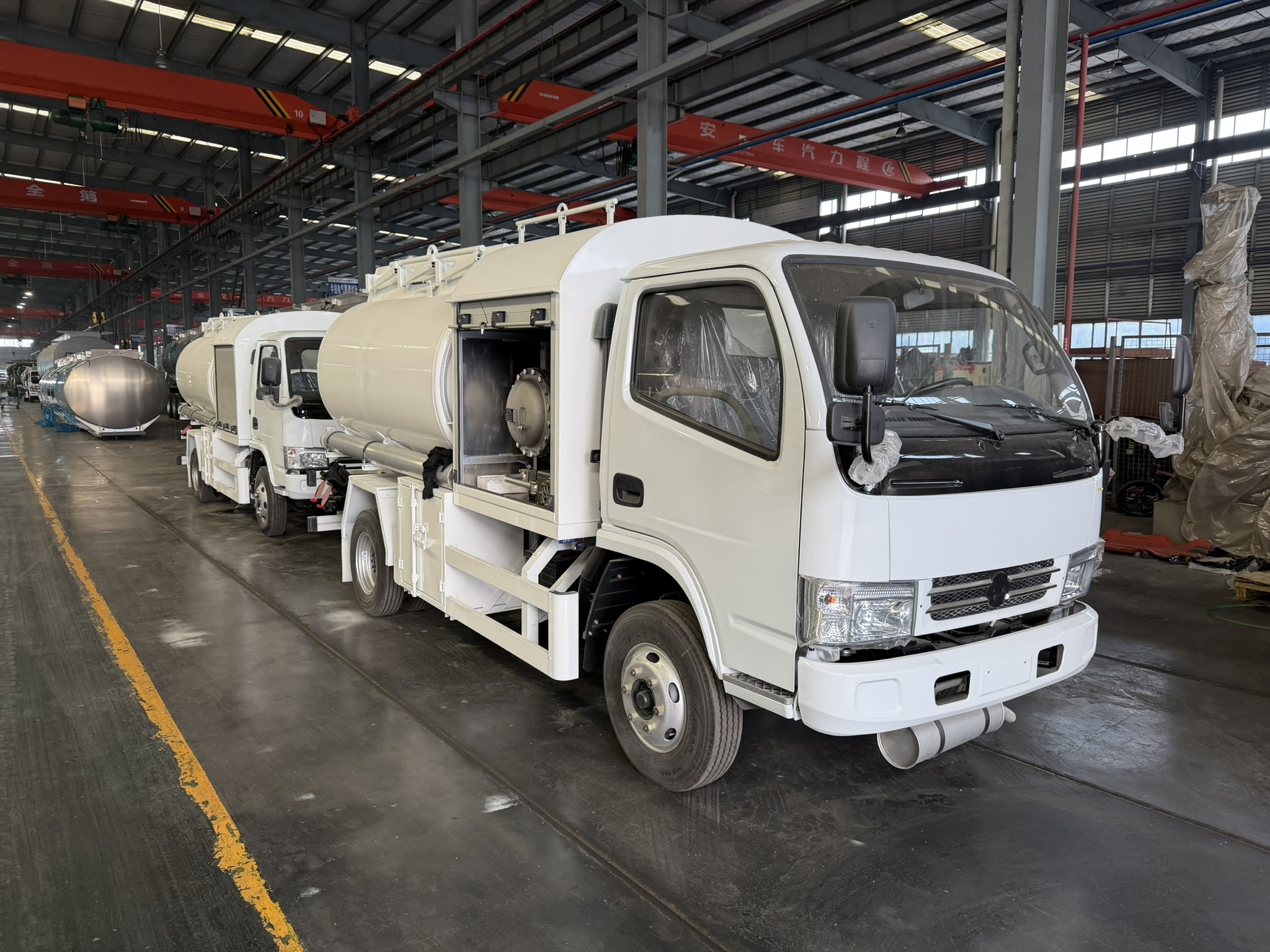 CLW GROUP Successfully Completes Major Batch Delivery of High-End Aircraft Refueling Trucks