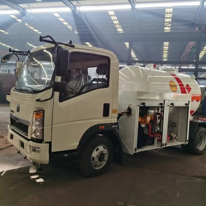 3 Metric Tons 3000L LPG Bobtail Truck HOWO - Image 4