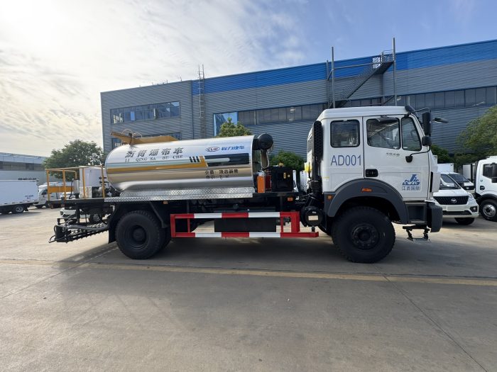 Beiben 4x2 10CBM 10000liters Asphalt Distributor Truck - Image 3