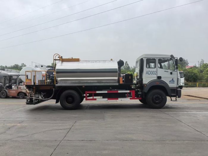 Beiben 4x2 10CBM 10000liters Asphalt Distributor Truck - Image 4