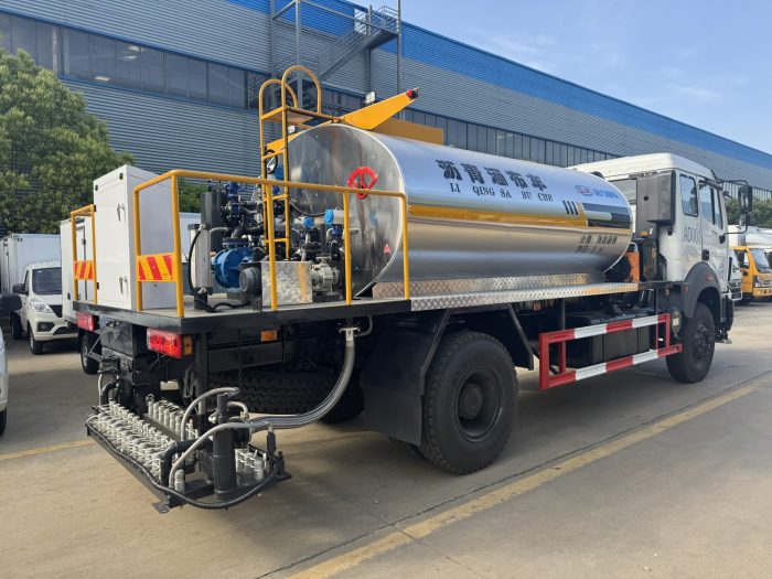 Beiben 4x2 10CBM 10000liters Asphalt Distributor Truck - Image 5