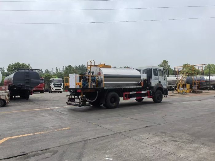Beiben 4x2 10CBM 10000liters Asphalt Distributor Truck - Image 6