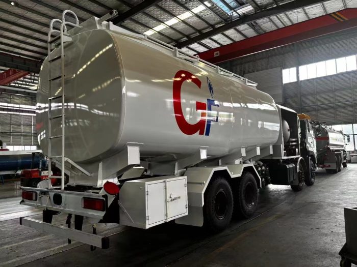 Aviation refueler truck - Image 2