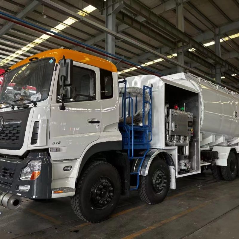 Aviation refueler truck