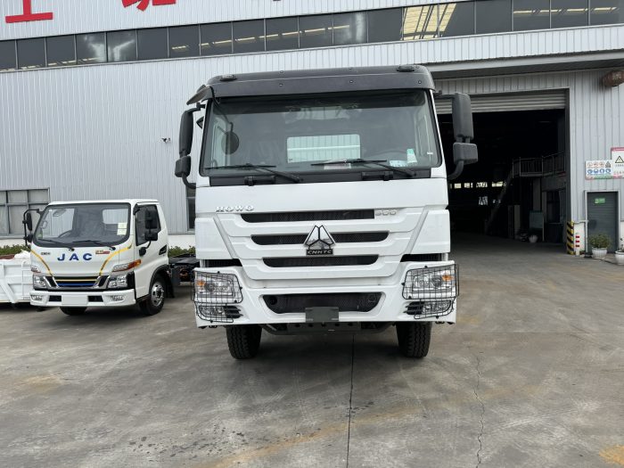 Swing Arm Refuse Truck - Image 4