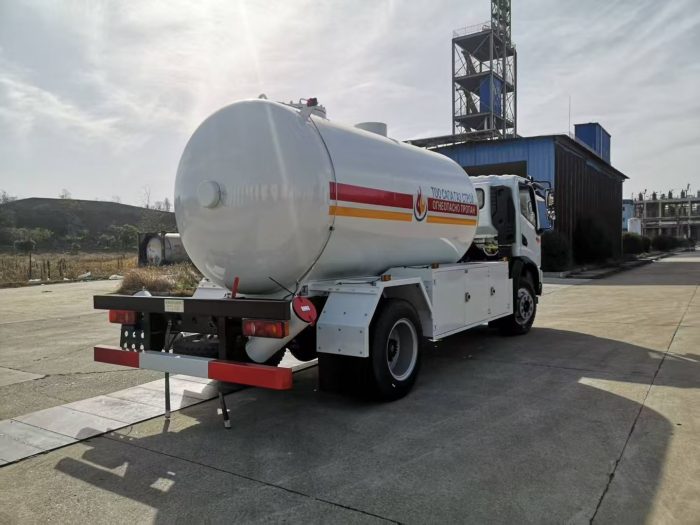 Heavy-Duty CNHTC LPG Truck - Image 3