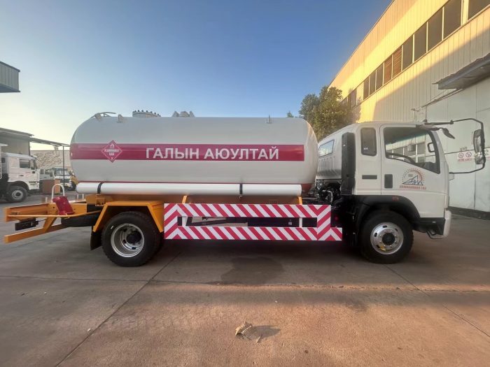Heavy-Duty CNHTC LPG Truck - Image 5