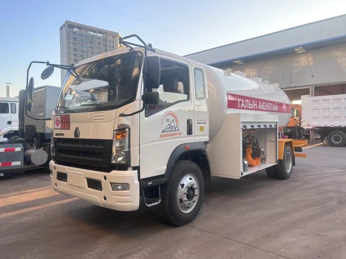 Heavy-Duty CNHTC LPG Truck - Image 6