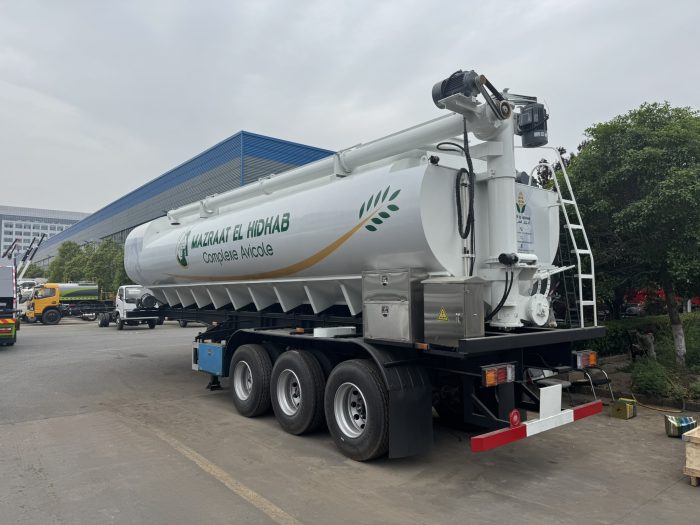 Bulk Feed Transport Vehicle Bulk Feed Transport Semi-trailer - Image 3