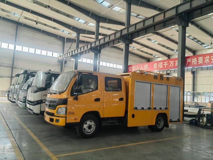 ISUZU 4X2 Maintenance Lorry Mobile Workshop Service Truck with 3.2tons Crane