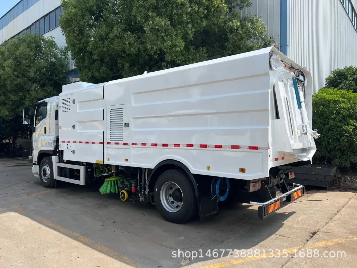 ISUZU 6 Wheelers 4x2 12CBM High Pressure Washing Sweeper Street Road Cleaning Truck - Image 3