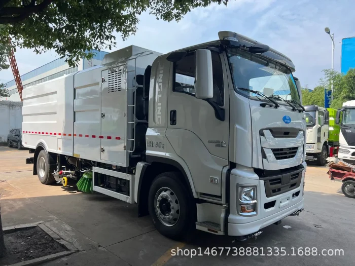 ISUZU 6 Wheelers 4x2 12CBM High Pressure Washing Sweeper Street Road Cleaning Truck - Image 5