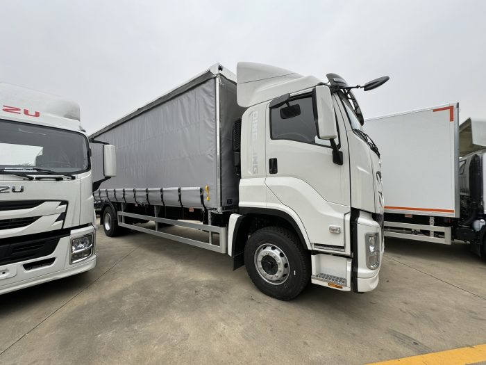 ISUZU FVR 4X2 Cargo Truck Diesel Q235 Stake Truck Side Curtain Aluminum Alloy Box Van Truck - Image 2
