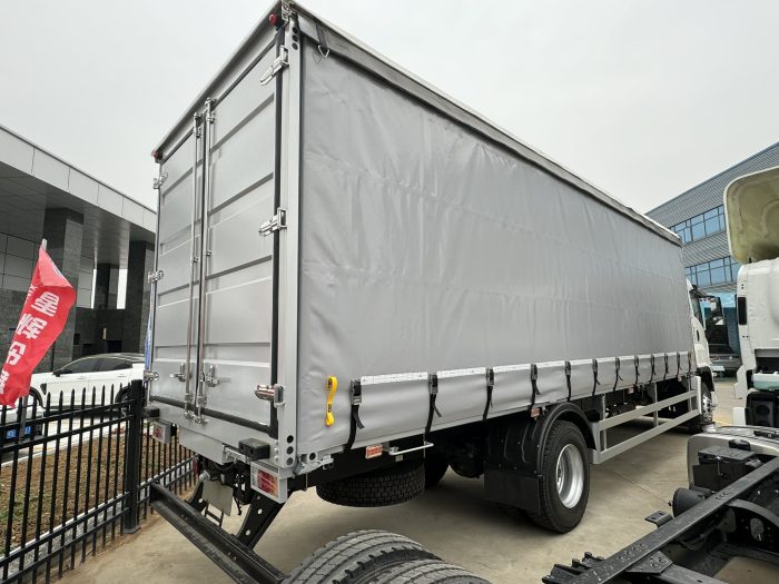 ISUZU FVR 4X2 Cargo Truck Diesel Q235 Stake Truck Side Curtain Aluminum Alloy Box Van Truck - Image 3