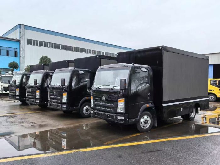 Large Isuzu LED Advertising Truck - Image 2