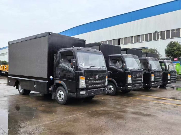 Large Isuzu LED Advertising Truck - Image 4
