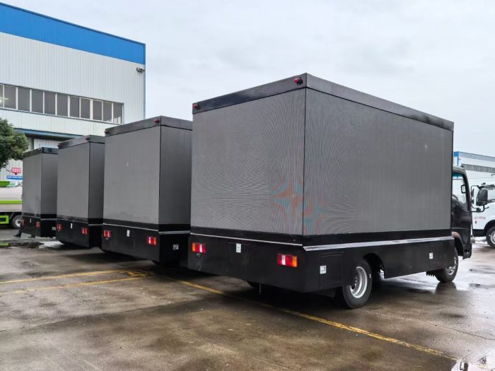 Large Isuzu LED Advertising Truck - Image 8
