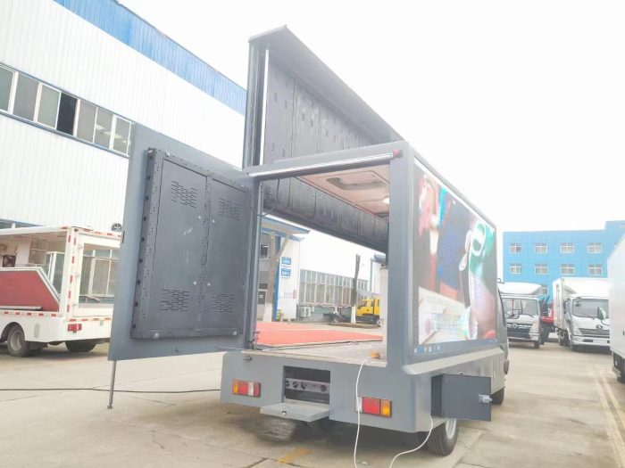 Isuzu Mini LED Advertising Truck with Mobile Stage