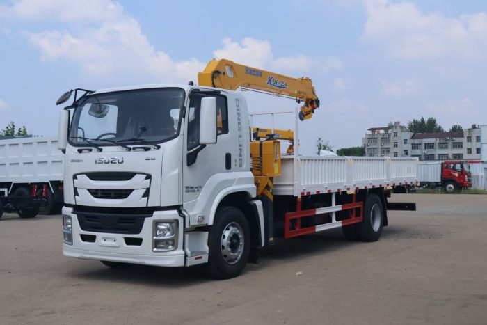 Isuzu Mobile Truck with 10tons Lifting Equipment Truck Mounted Crane - Image 2