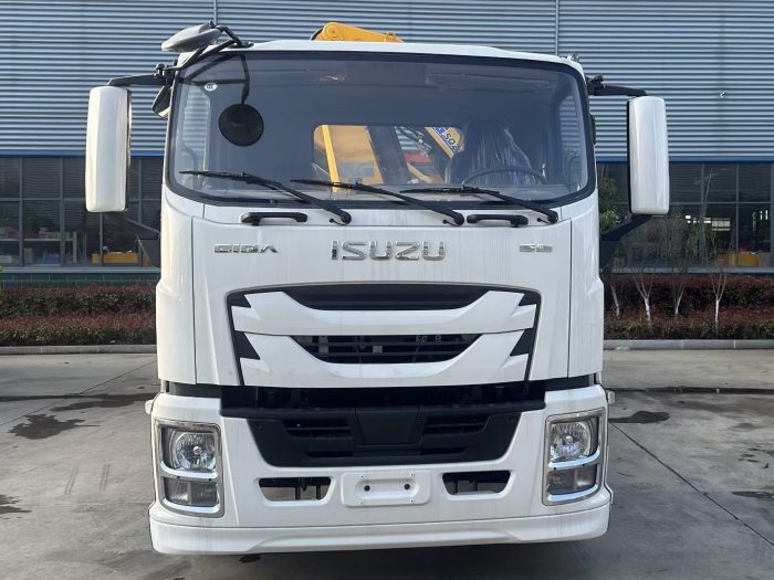 Isuzu Mobile Truck with 10tons Lifting Equipment Truck Mounted Crane - Image 3