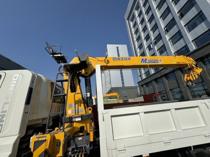 Isuzu Mobile Truck with 10tons Lifting Equipment Truck Mounted Crane - Image 5