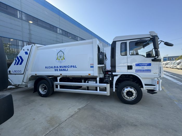 SHACMAN 4X2 8000liters 6tons 8cbm Compactor Garbage Truck - Image 4