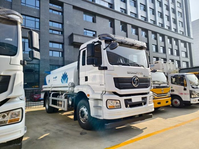 SHACMAN 4x2 10000 Litres Water Distribution Truck - Image 5
