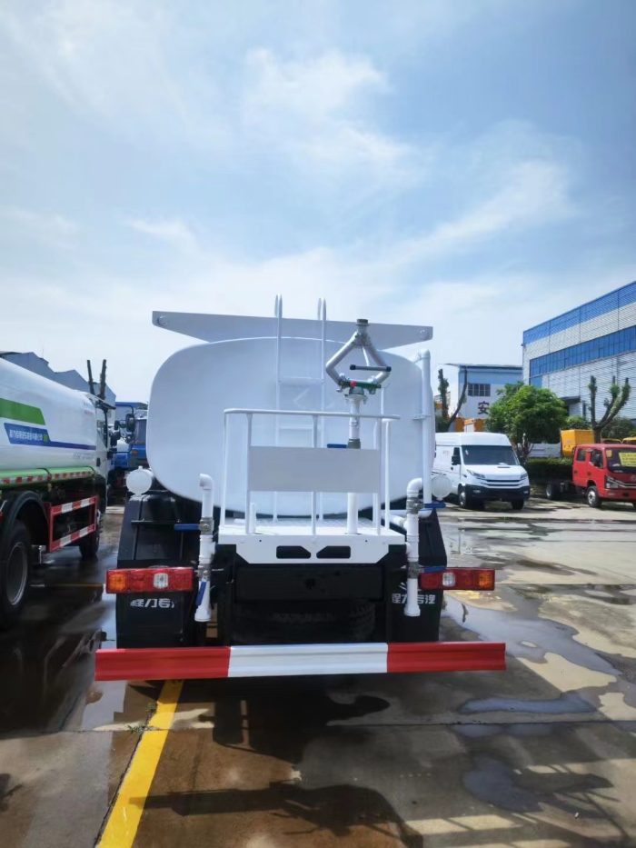 SHACMAN 4x2 10000 Litres Water Distribution Truck - Image 2