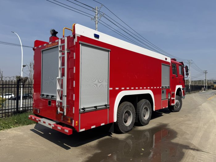 SHACMAN 6X4 10 Ton Water Foam Fire Truck - Image 3