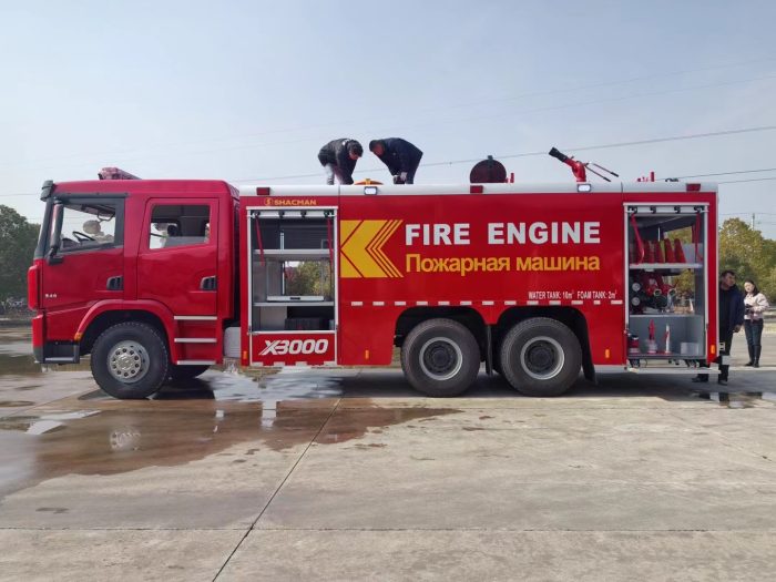 SHACMAN 6X4 10 Ton Water Foam Fire Truck - Image 4