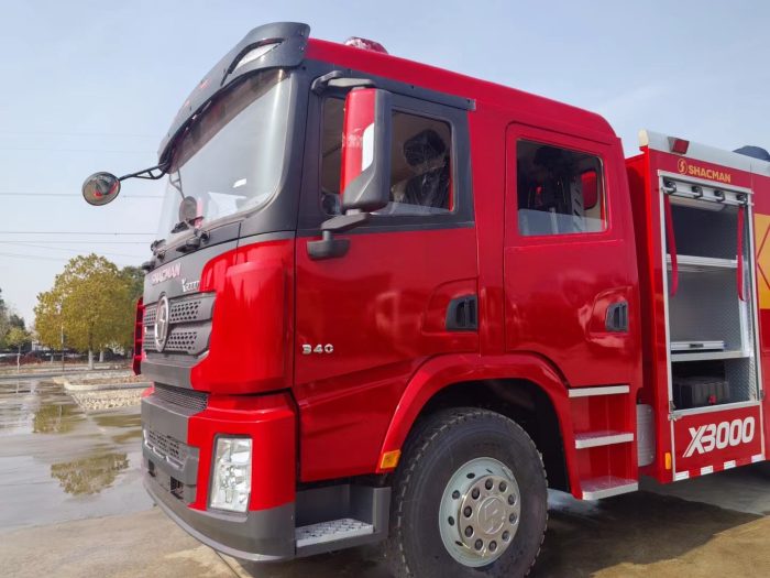 SHACMAN 6X4 10 Ton Water Foam Fire Truck - Image 6
