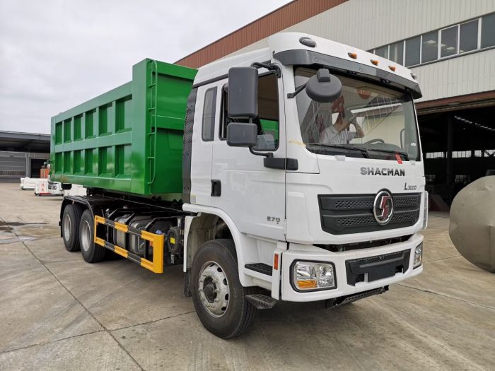 Hook arm Garbage truck - Image 4