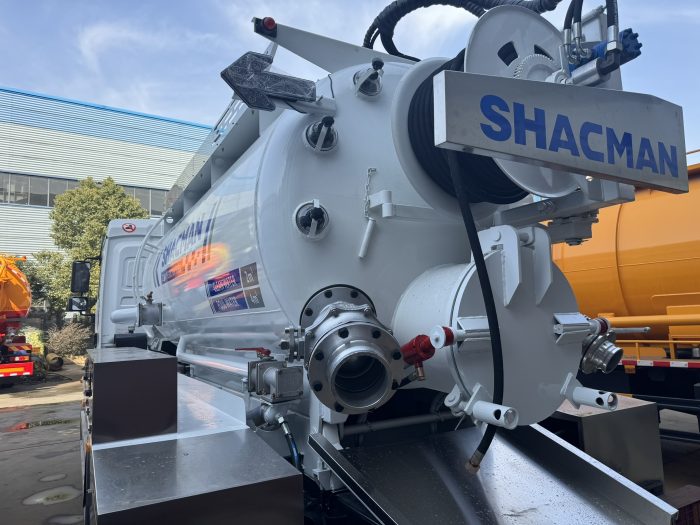 Shacman 4X2 12000litres High Pressure Cleaning Tank Together Sewer Jetting Vacuum Sewage Suction Truck - Image 6