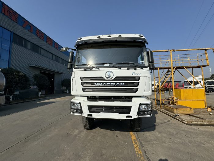 Shacman 4X4 12000liters Oil Tank Truck - Image 7