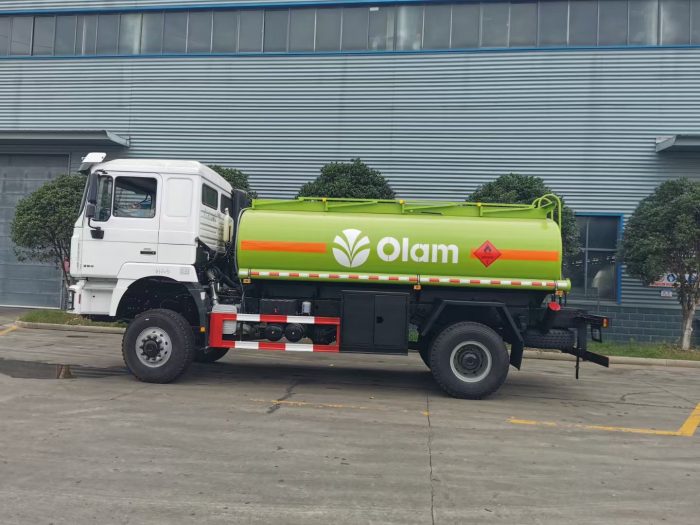 Shacman 4X4 12000liters Oil Tank Truck
