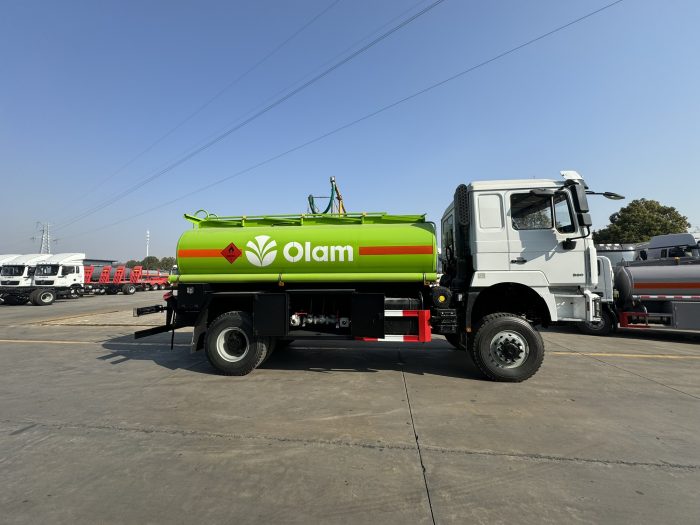 Shacman 4X4 12000liters Oil Tank Truck - Image 4