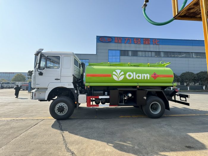 Shacman 4X4 12000liters Oil Tank Truck - Image 6
